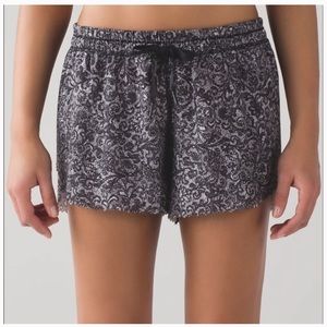 New w/ tags lululemon Hit it Short black and white